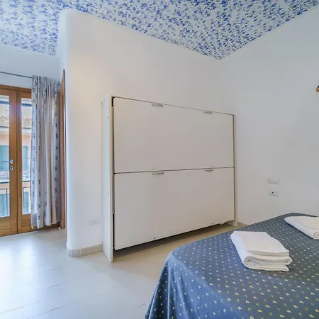 La Terrazza Sul Mare - Elba Affitti ゲストハウス *